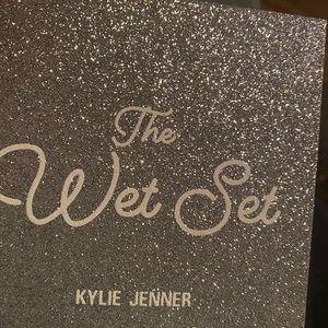 Authentic Kylie Holiday Wet Set